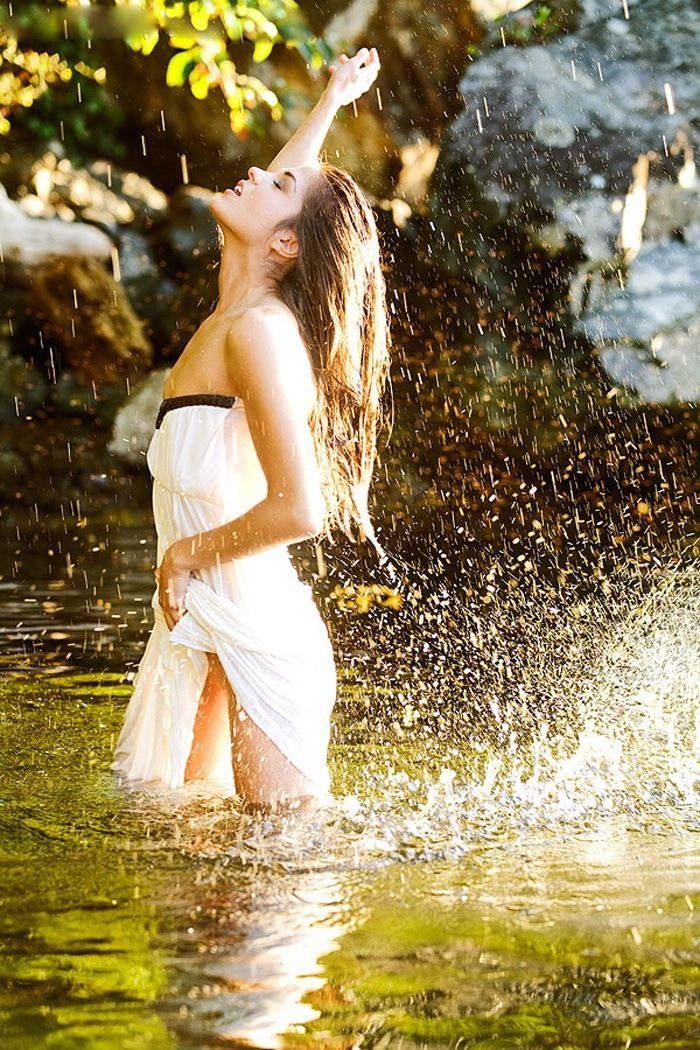 Marie Avgeropoulos in Merida