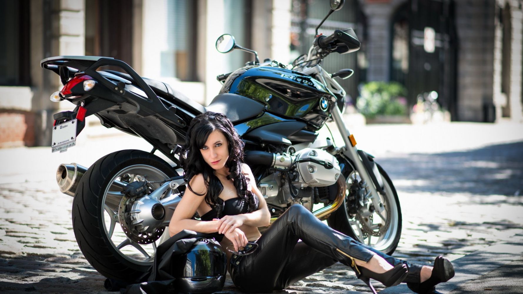 European women on bikes in Merida