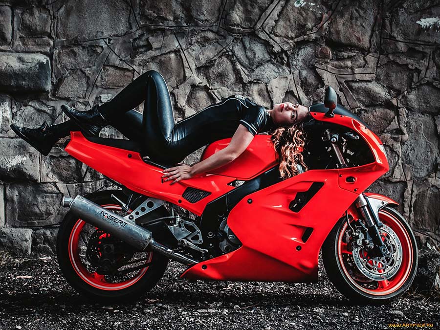 Beautiful girl Beautiful girls and motorcycles in Merida