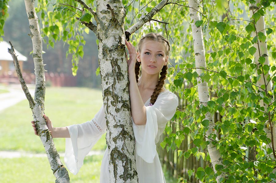 Women in Slavic costumes in Merida