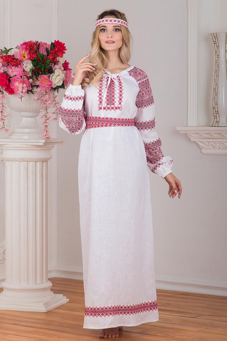 Women in Slavic costumes in Merida