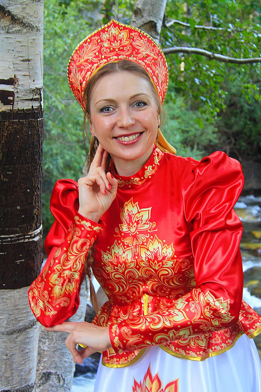 Women in Slavic costumes in Merida