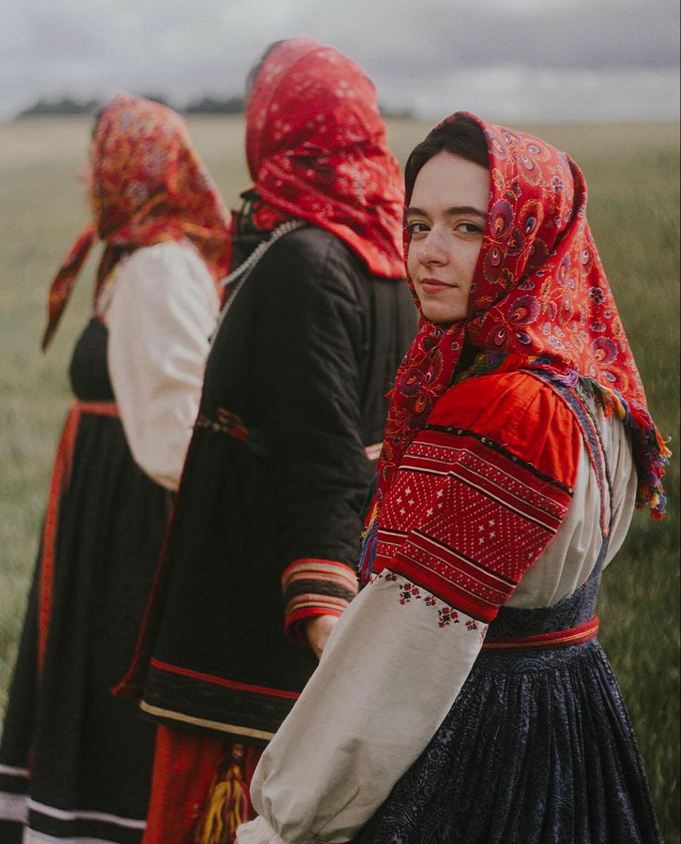 Women in Slavic costumes in Merida