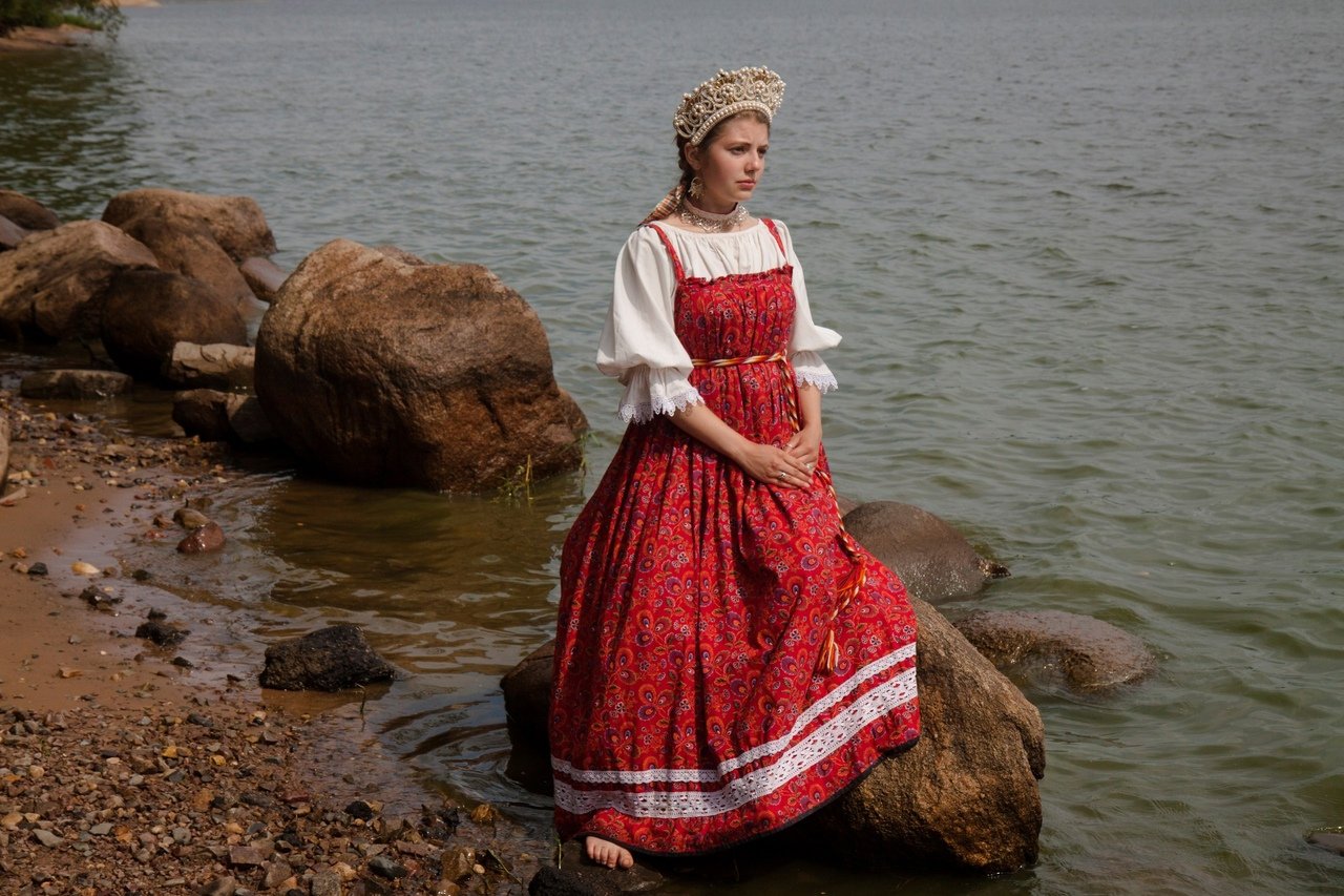 Women in Slavic costumes in Merida