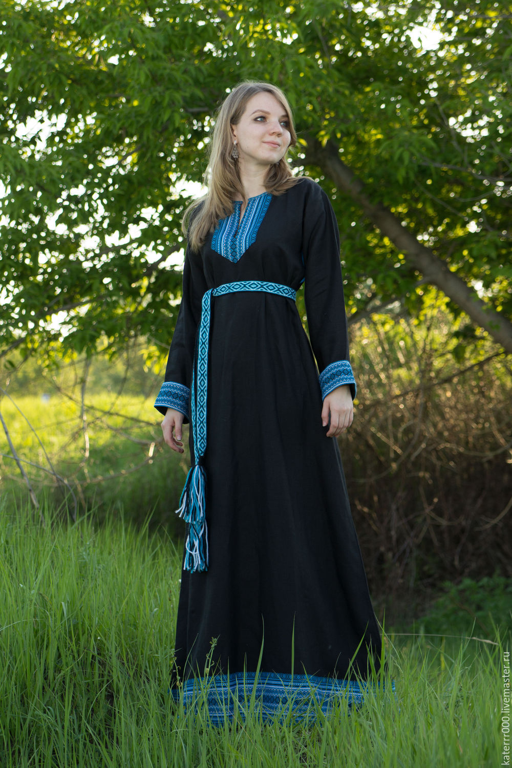 Women in Slavic costumes in Merida