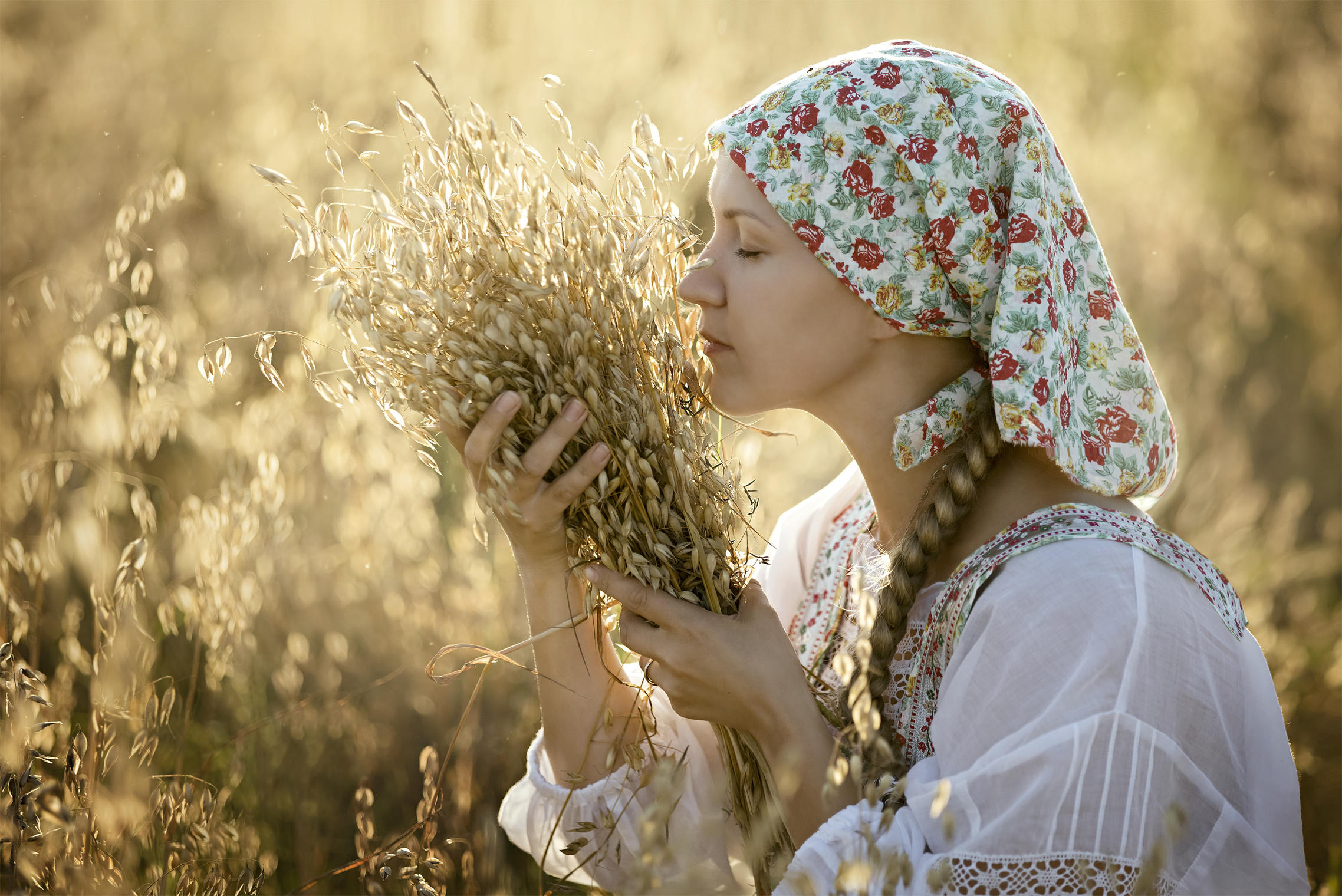 Photo Women in Slavic costumes in Merida