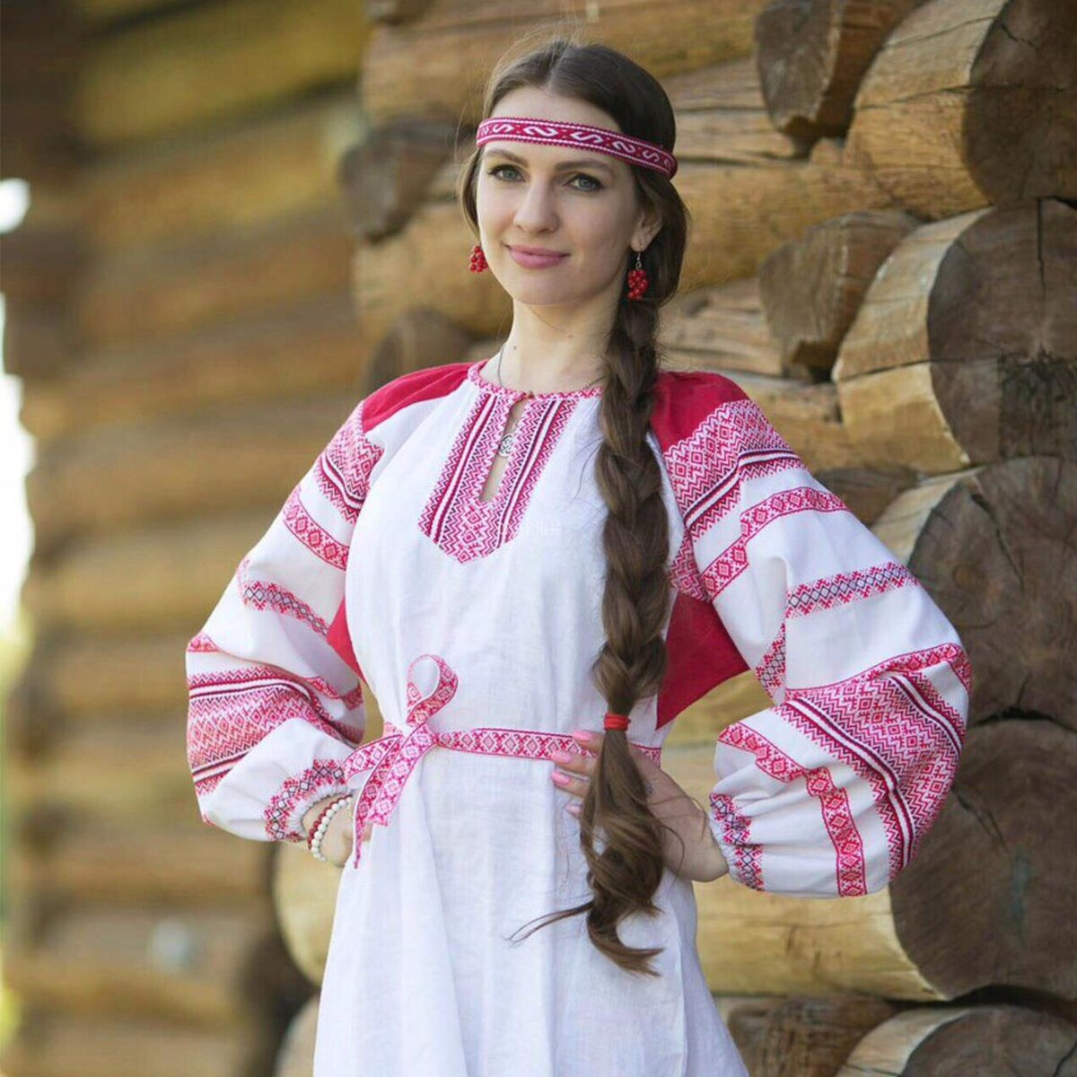 Girls in Slavic costumes in Merida