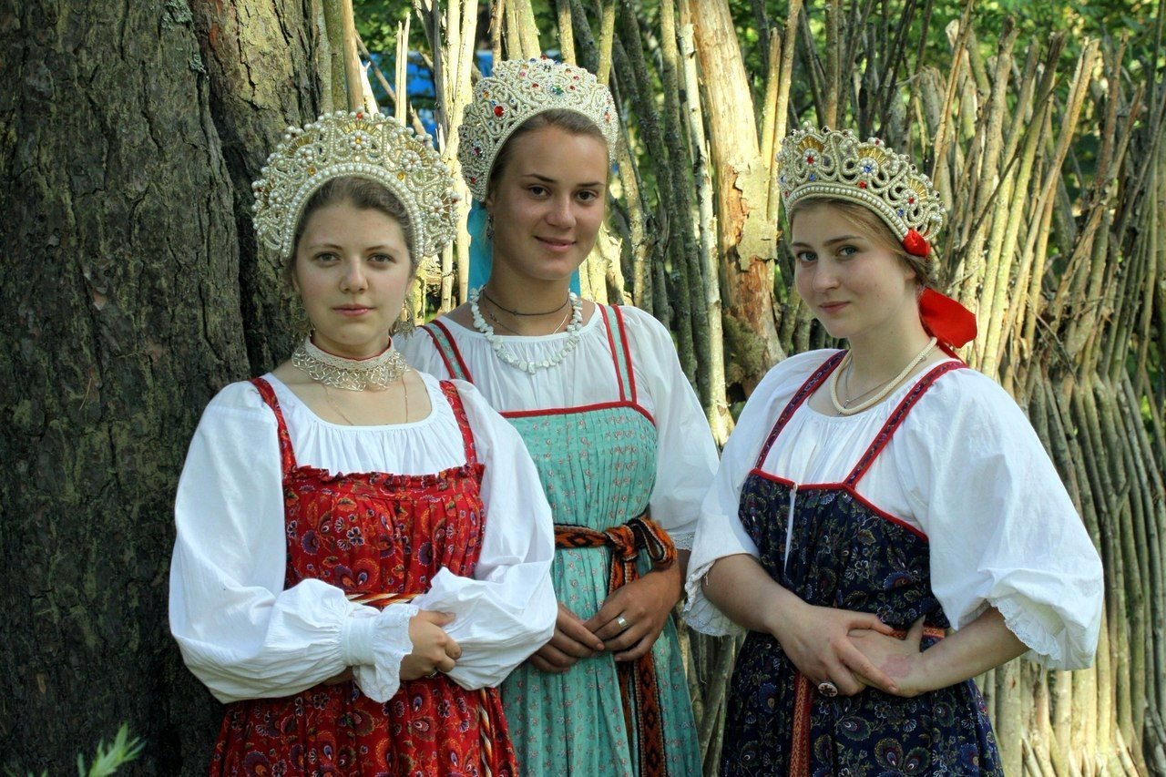 Sexy model Girls in Slavic costumes in Merida